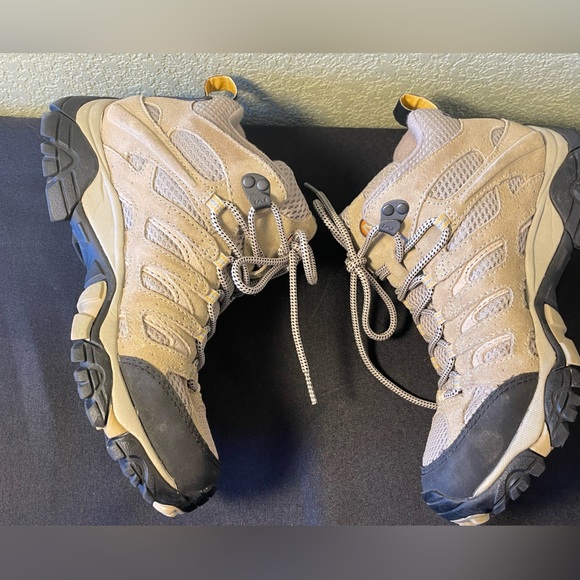 Merrell Women's Moab Ventilator Mid Boot Size 8 Lace Up Hiking Boots, worn once! - Picture 4 of 15